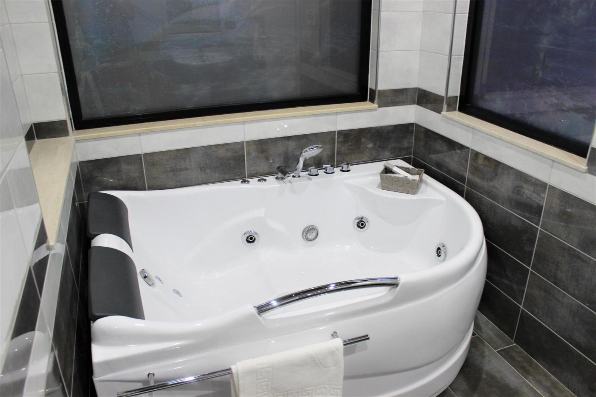 Luander Hotel Tirana Room photo