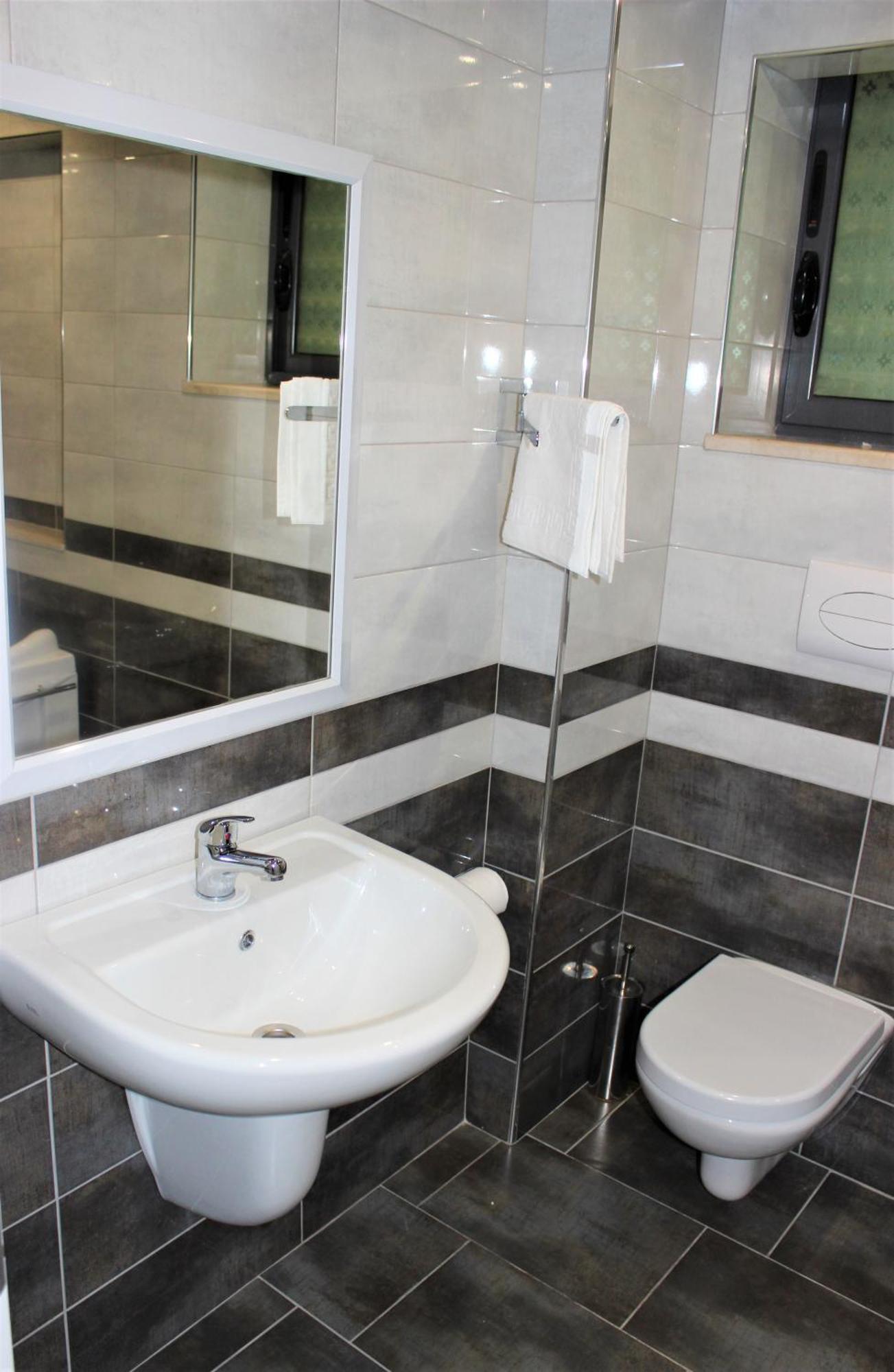 Luander Hotel Tirana Room photo