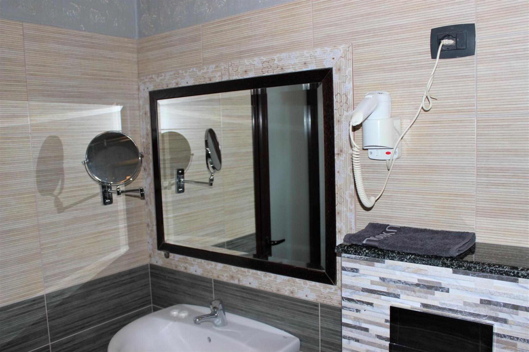 Luander Hotel Tirana Room photo